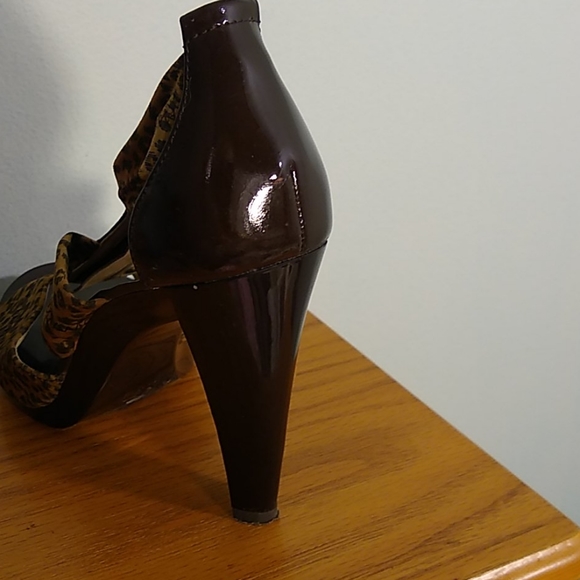 Michael Kors Heel - Picture 2 of 6